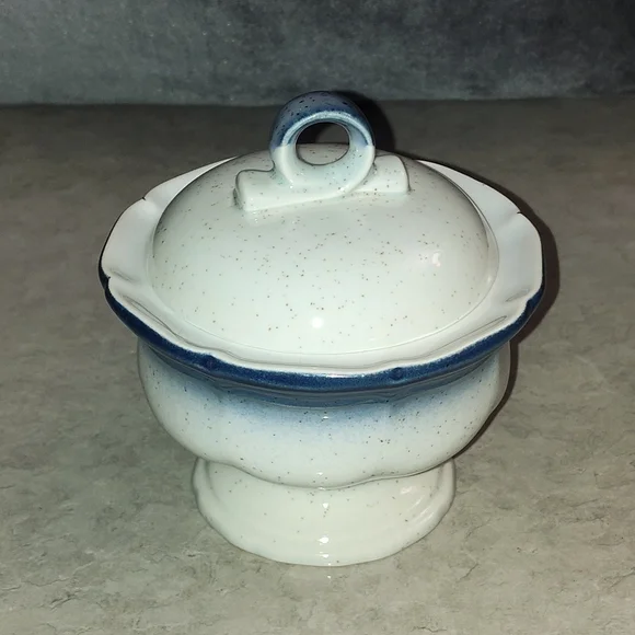 VINTAGE MIKASA CA500 PORCELAIN / CERAMIC BLUE & WHITE SUGAR BOWL WITH LID -JAPAN - Picture 2 of 6